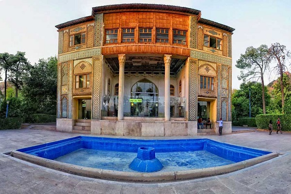 بازدید از باغ دلگشا در تور شیراز نوروز 1400