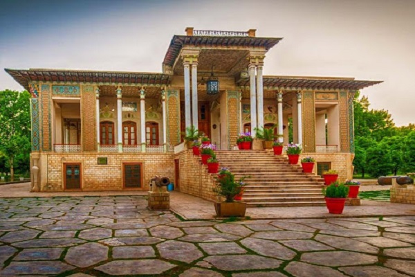 بازدید از باغ عفیف آباد در تور شیراز نوروز 1400