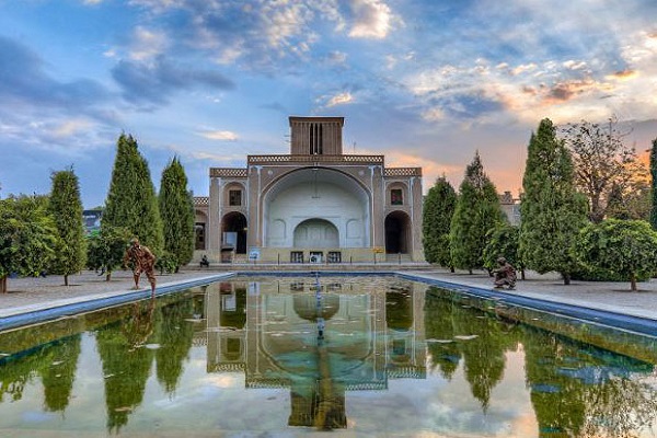 بازدید از بوستان ناجی در تور یزد نوروز 1400