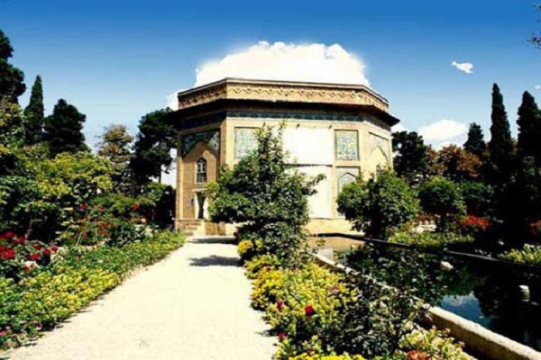 بازدید از عمارت کلاه فرنگی باغ نظر در تور شیراز 