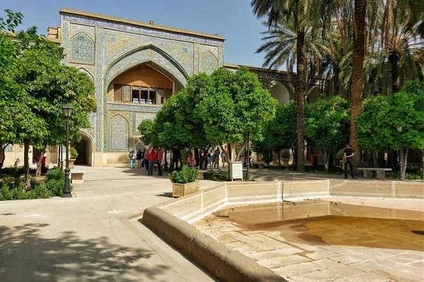 بازدید از مدرسه خان در تور شیراز نوروز 1400