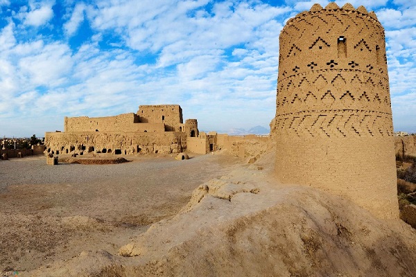 بازدید از نارنج قلعه در تور یزد نوروز 1400