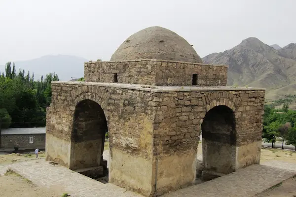 چهار طاقی و چشمه نیاسر کاشان