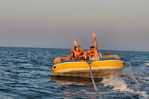 شاتل در تفریحات آبی قشم