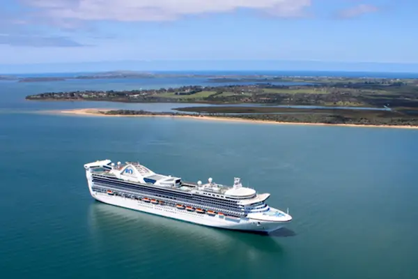 کشتی تفریحی قشم