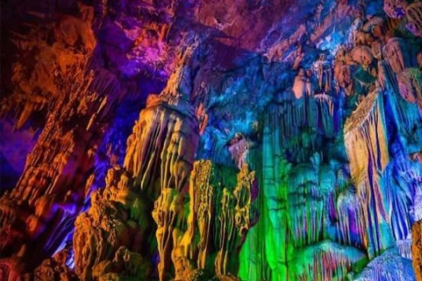 غار رنگین کمان جزیره هرمز