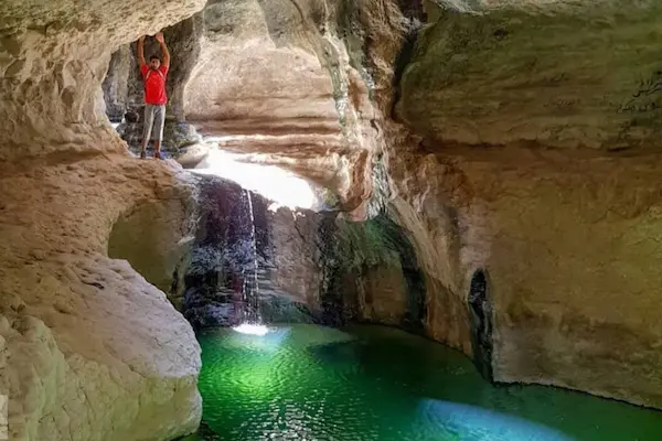 غار تاریخی گری کنار (گیری کنار) پارسیان