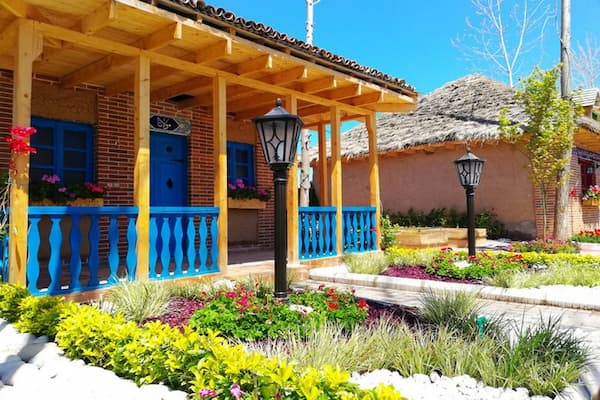 تجربه غذای محلی، آیین ها و هنرهای دستی در اقامتگاه ها